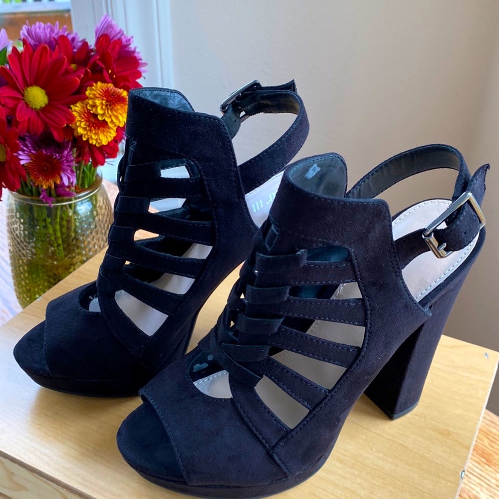 Suede black heels 💞